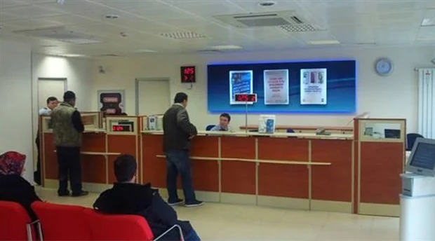 Kurban Bayramı öncesi bankacılık işlemlerini tamamlamak isteyen vatandaşlar "Bugün bankalar