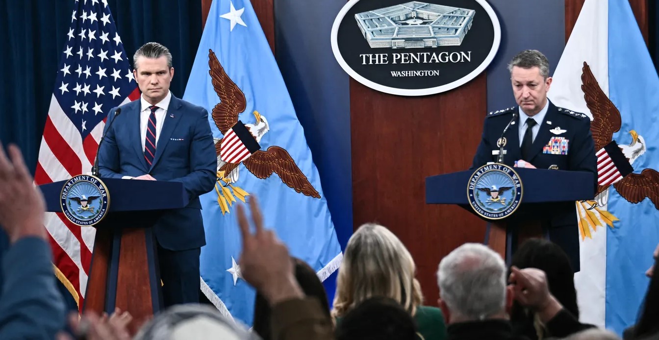 ABD Savunma Bakanı Pete Hegseth ve Genelkurmay Başkanı Orgeneral Dan
