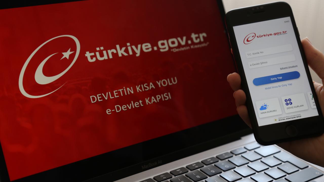 Bugün sabah saatlerinden itibaren e-Devlet kapısına erişim sağlamak isteyen binlerce