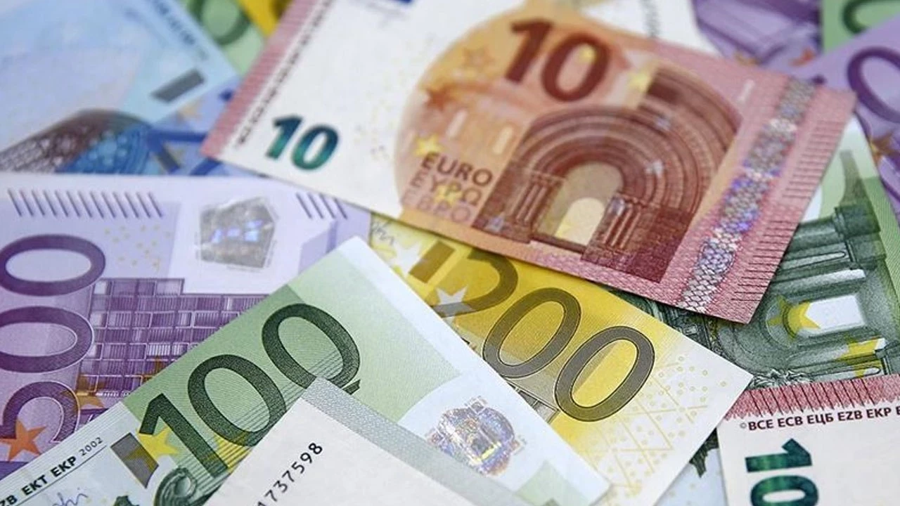Küresel piyasalardaki makroekonomik dalgalanmalar ve Merkez Bankası hamleleri eşliğinde döviz