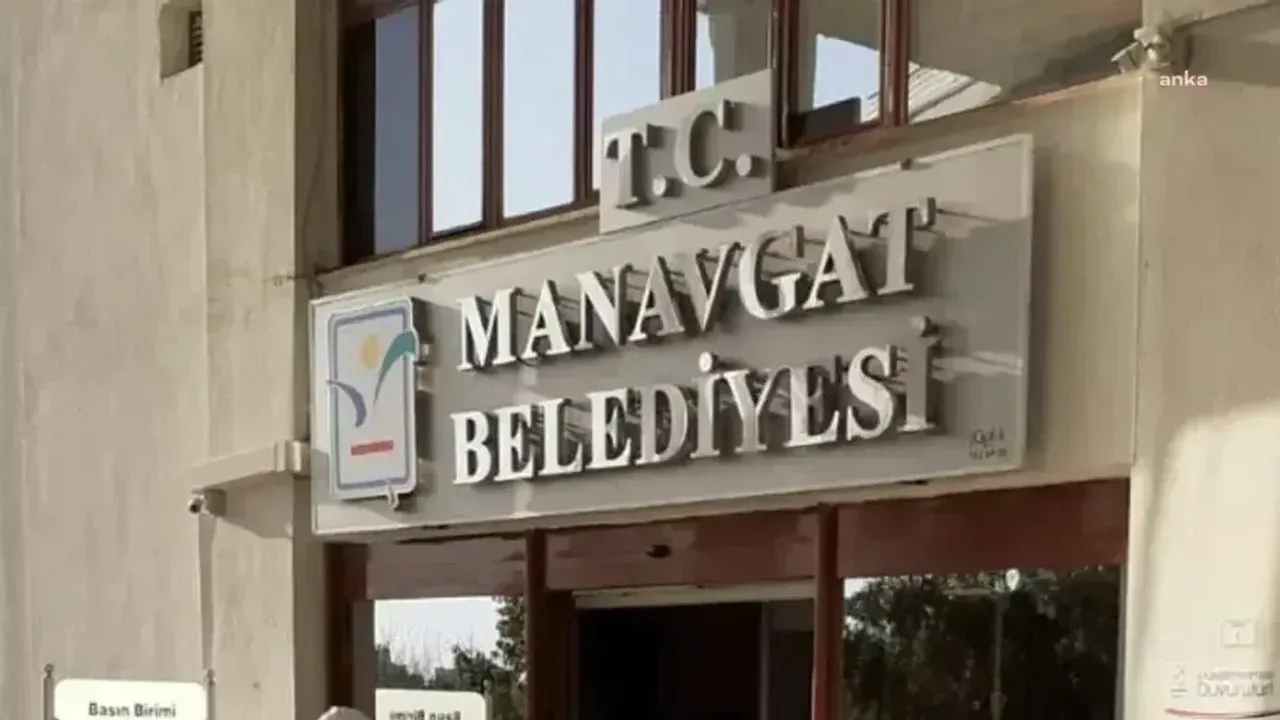 Antalya’nın Manavgat ilçesinde, eski Belediye Başkanı Şükrü Sözen’in tutuklanmasıyla başlayan