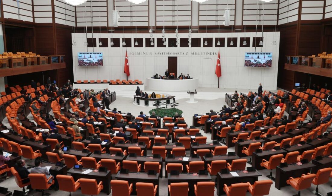 AK Parti milletvekillerinin imzasını taşıyan ve sosyal medya düzenlemeleri ile