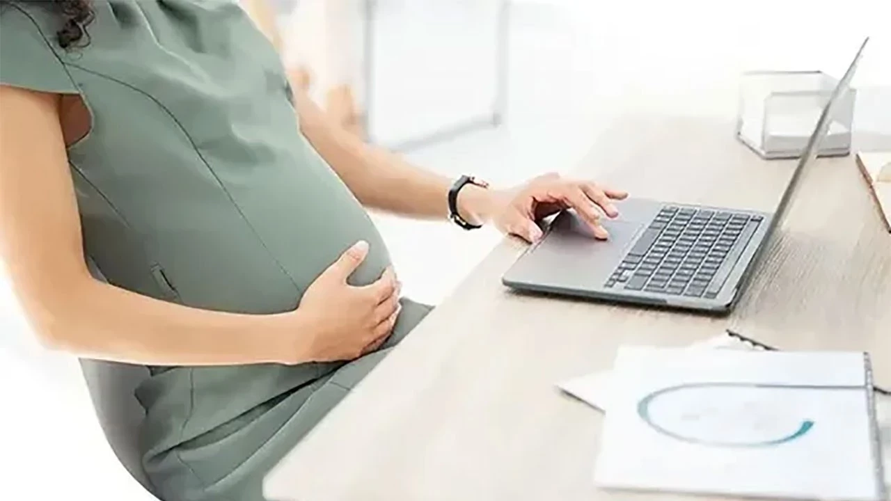 Çalışan anne ve babaların uzun süredir beklediği "doğum izni uzatılacak