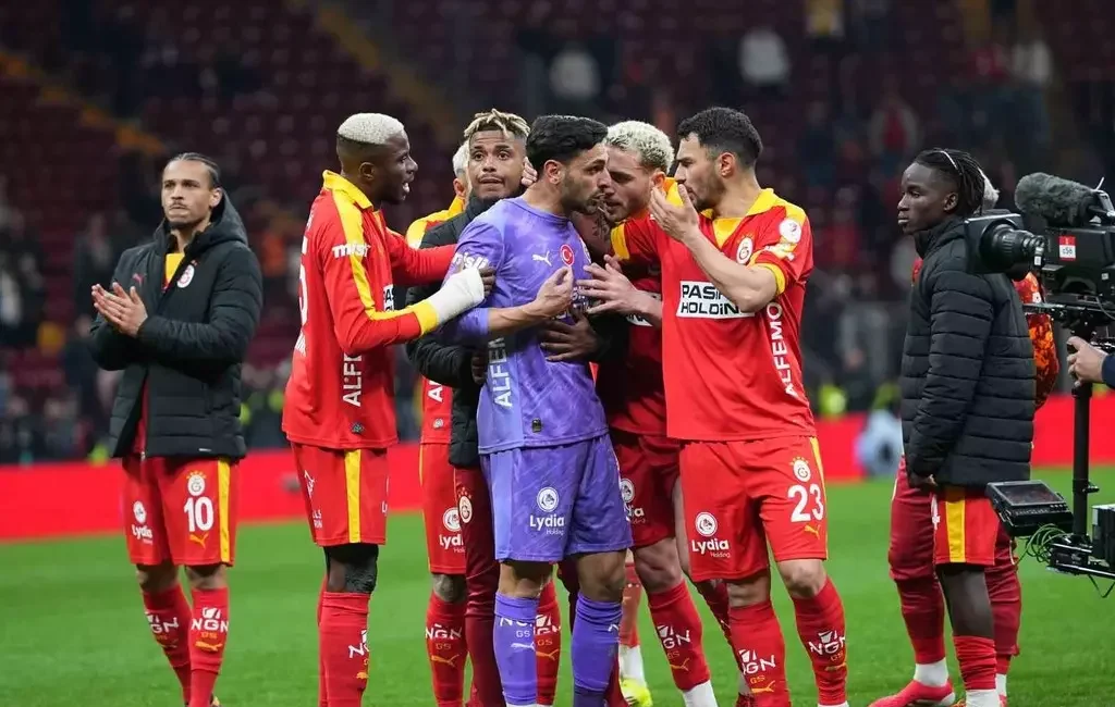 Galatasaray’ın Gençlerbirliği’ne elendiği maçta yediği hatalı gol sonrası tribünlerin hedefi