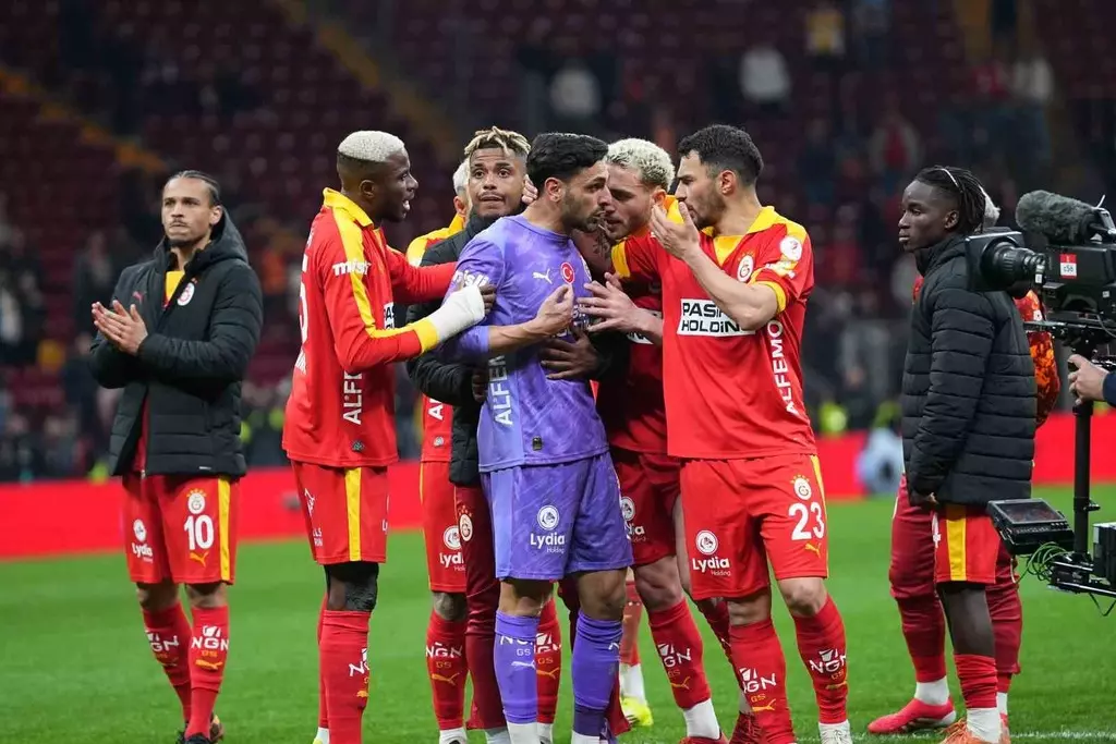 Galatasaray’ın Gençlerbirliği’ne elendiği maçta yediği hatalı gol sonrası tribünlerin hedefi
