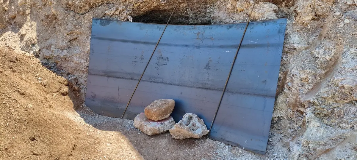 Kırıkhan ilçesinde iş makineleriyle yürütülen çalışma sırasında gün yüzüne çıkan