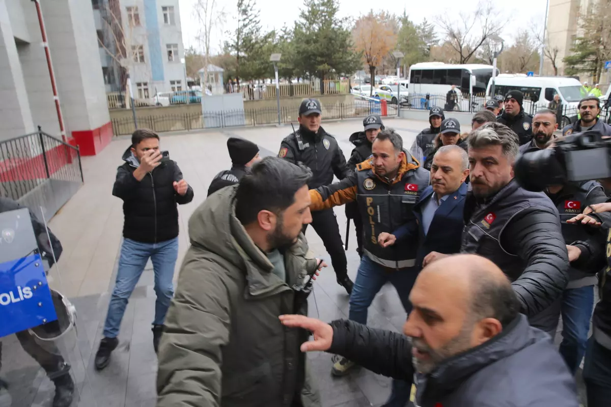 Dönemin Tunceli Valisi Tuncay Sonel, "suç delillerini gizleme ve suçluyu