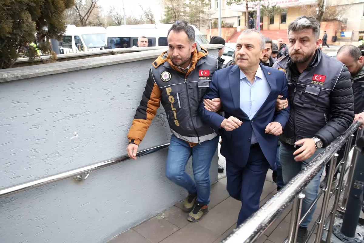 Açığa alınmasının ardından tutuklanarak cezaevine gönderilen Tuncay Sonel, savcılık sorgusunda