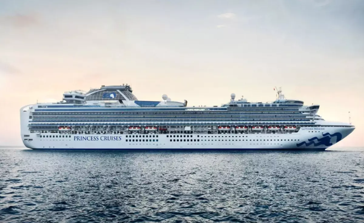 İspanya ile Kuzey Afrika arasında seyreden "Sapphire Princess" adlı lüks