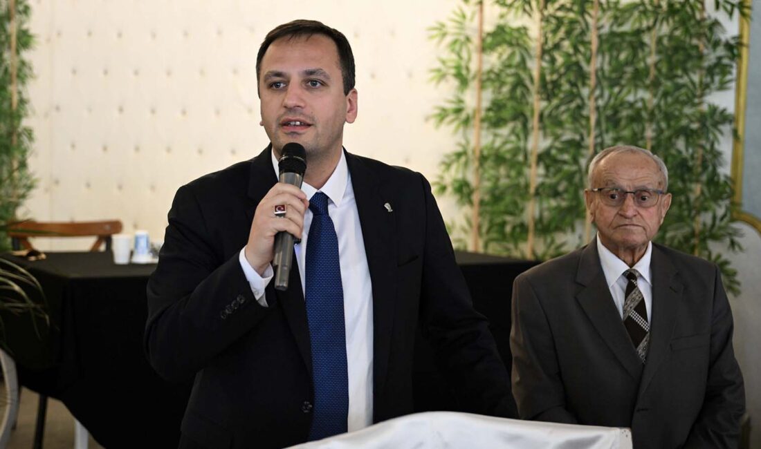 Bornova Belediyesi’nde fiilen çalışmadığı halde maaş aldığı iddia edilen bir