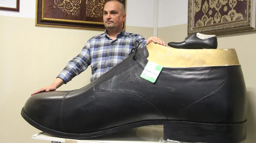 Almanya'daki devasa bir çizmeden esinlenerek yola çıkan Gerede Meslek Yüksekokulu
