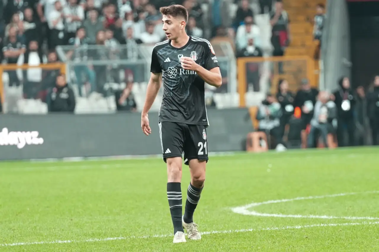 Beşiktaş’tan Braga’ya transfer olan 21 yaşındaki orta saha oyuncusu Demir