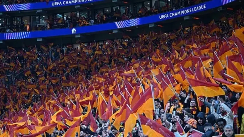 Yeni sezon hazırlıklarını sürüren Galatasaray yönetimi, taraftarın yoğun ilgisini nakde