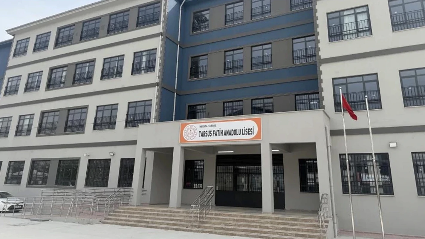 Şanlıurfa ve Kahramanmaraş'taki saldırıların şoku sürerken, Mersin Tarsus’ta okula tabancayla