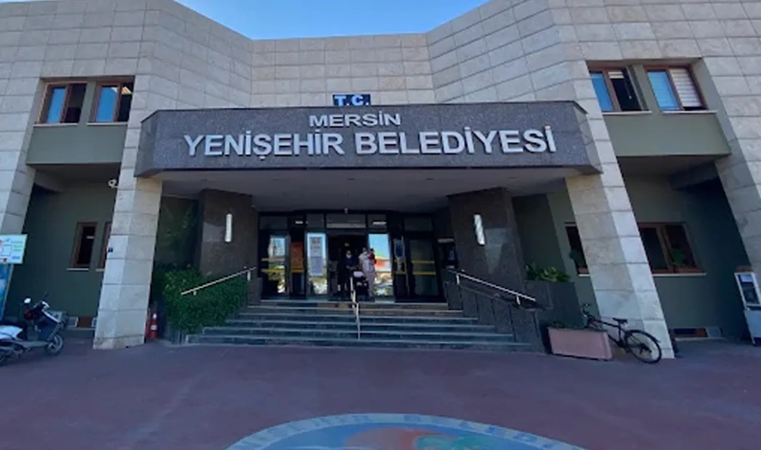 Mersin İl Emniyet Müdürlüğü ekipleri, şafak operasyonuyla Yenişehir Belediyesi’ne yönelik