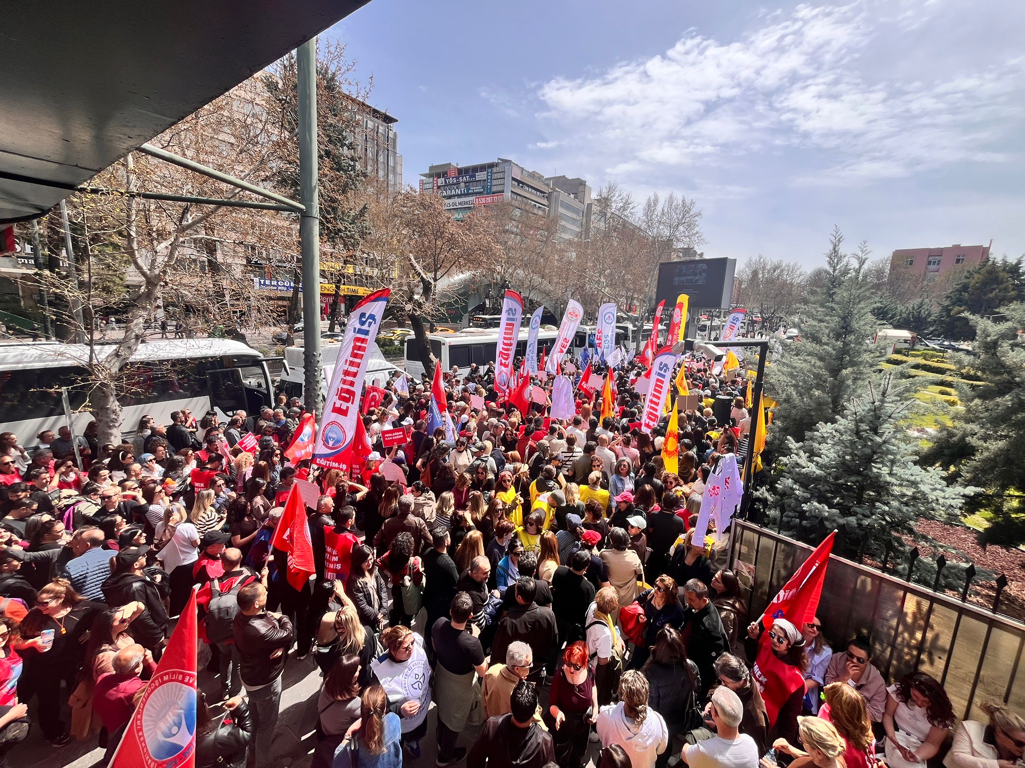 Şanlıurfa’da okula gerçekleştirilen saldırının ardından Eğitim Sendikaları tüm illerde 2