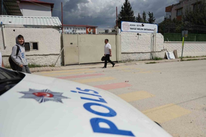 Seyhan ilçesi Gürselpaşa Mahallesi'nde bulunan Yavuz Selim Ortaokulu yakınlarında duyulan