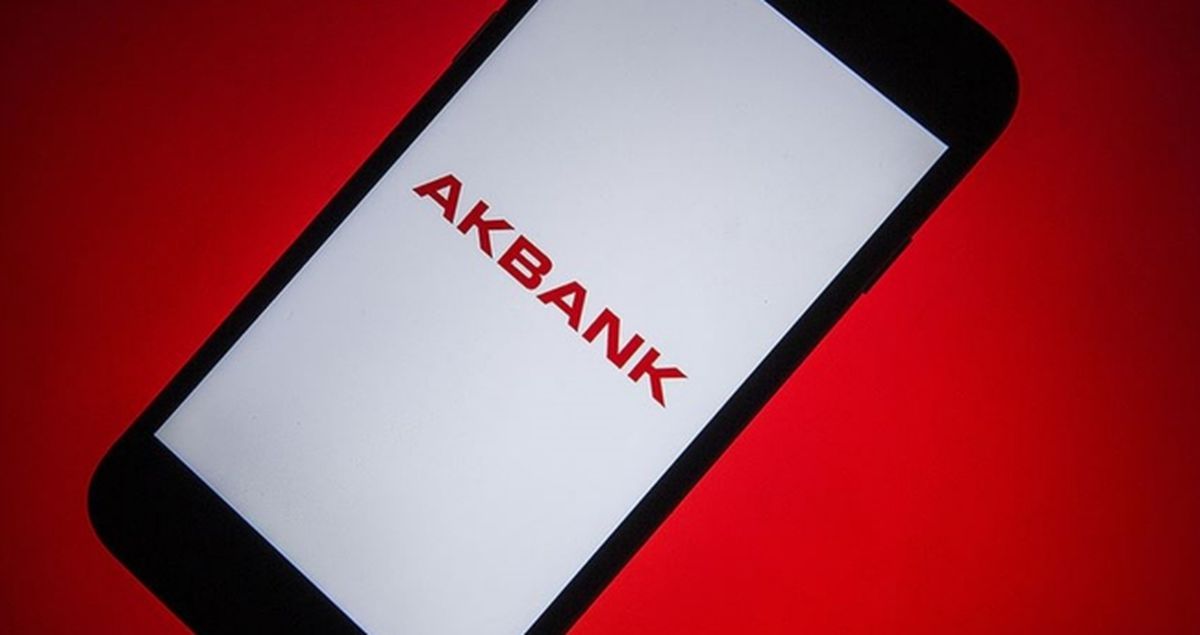 Akbank mobil uygulamasını açan kullanıcılar "Geçici bir süre için işleminizi