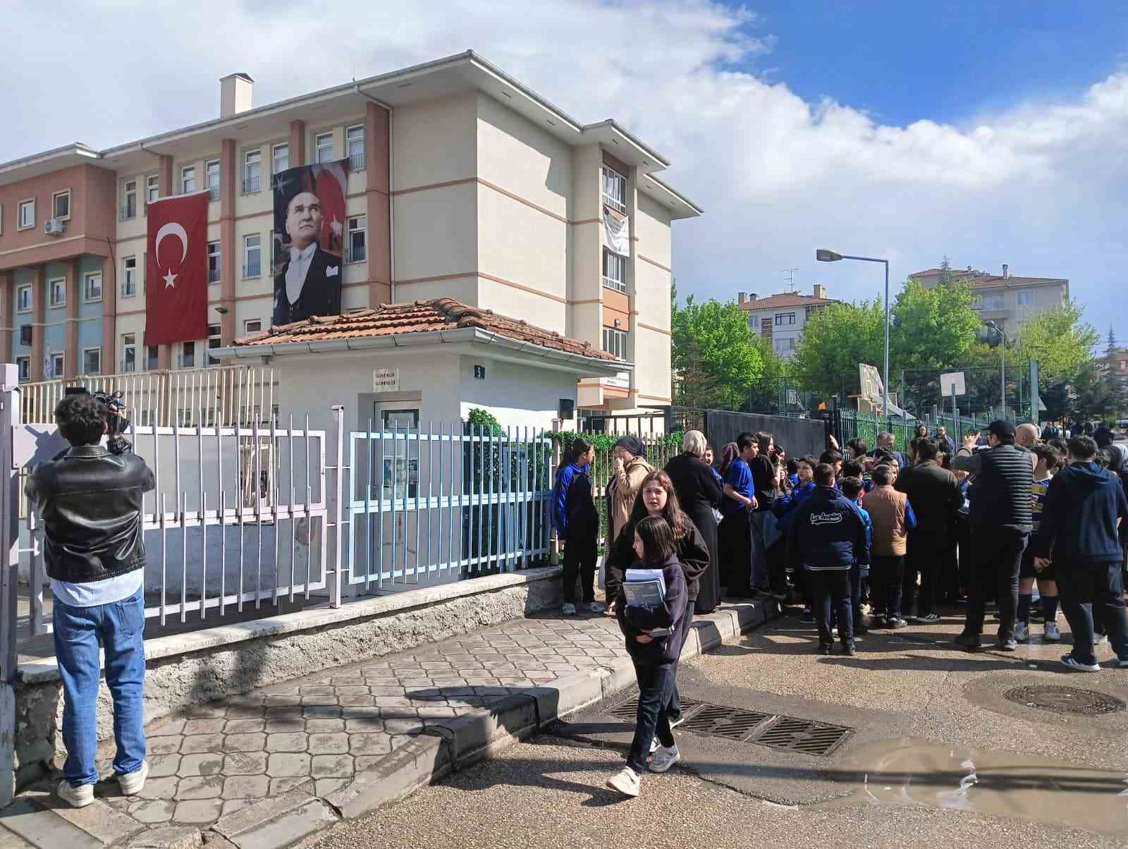 Sincan’da 5. sınıf öğrencisi bir çocuğun okula tabanca getirdiğinin ortaya