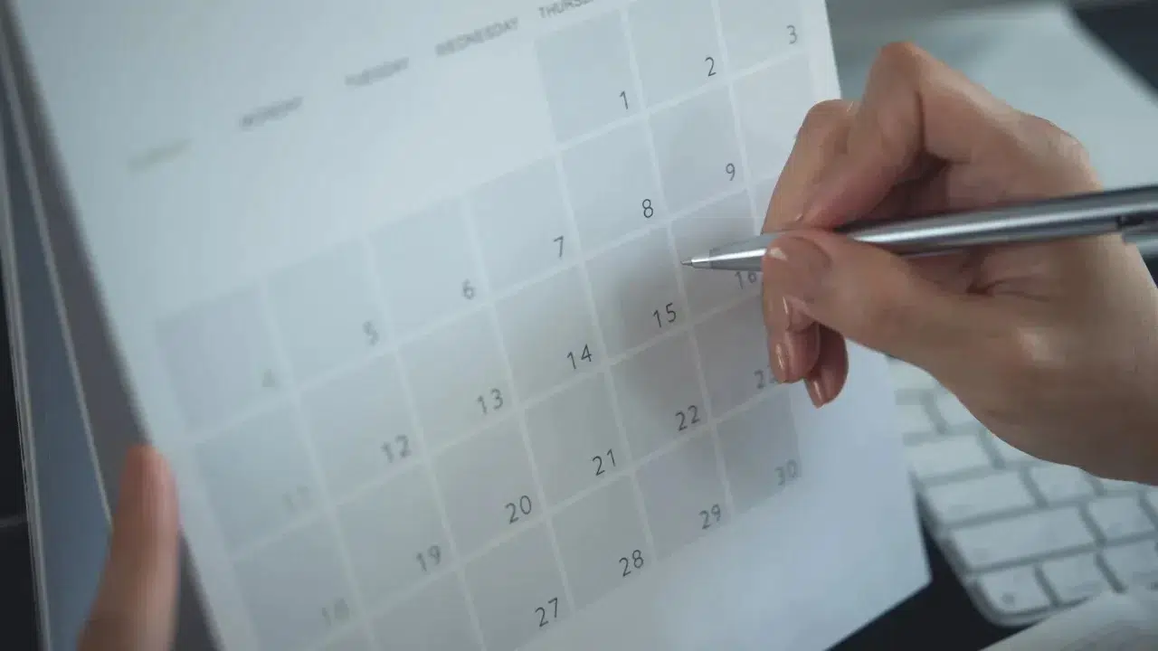 1 Mayıs Cuma günü resmi tatil olduğu için kamu kurumları,