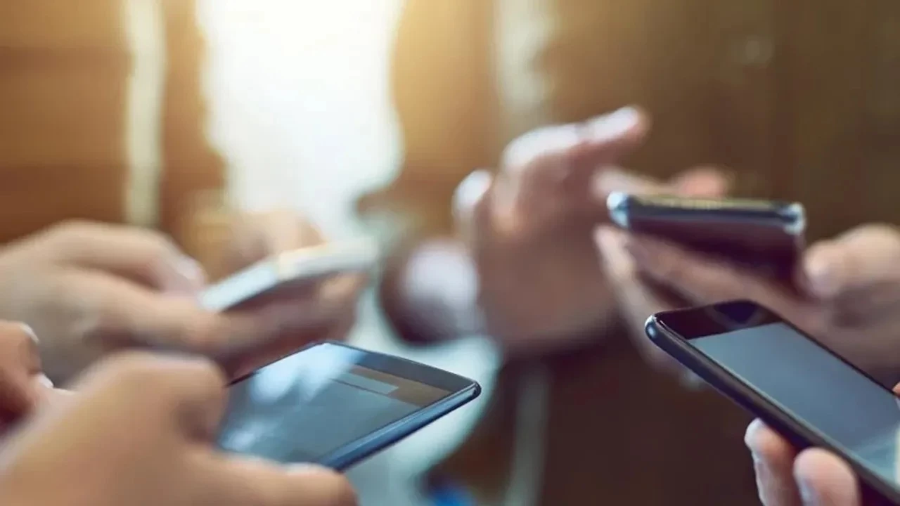 Akıllı telefon fiyatlarındaki artış ve küresel maliyet baskıları üzerine Ticaret