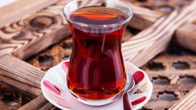 Gün içerisinde sıkça tüketilen ve demlendikten sonra soğuyan çayı yeniden