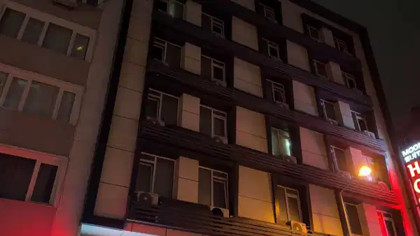 Dün öğle saatlerinde beraber otele giriş yapan çiftten Yonca Kölge,