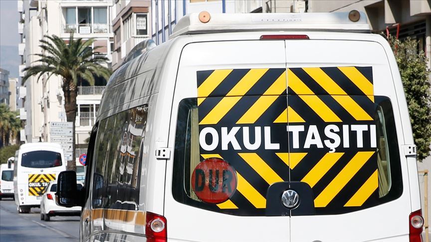 Yenişehir ilçesinde Süleyman Sorkut Anadolu Lisesi öğrencilerini taşıyan servis aracında