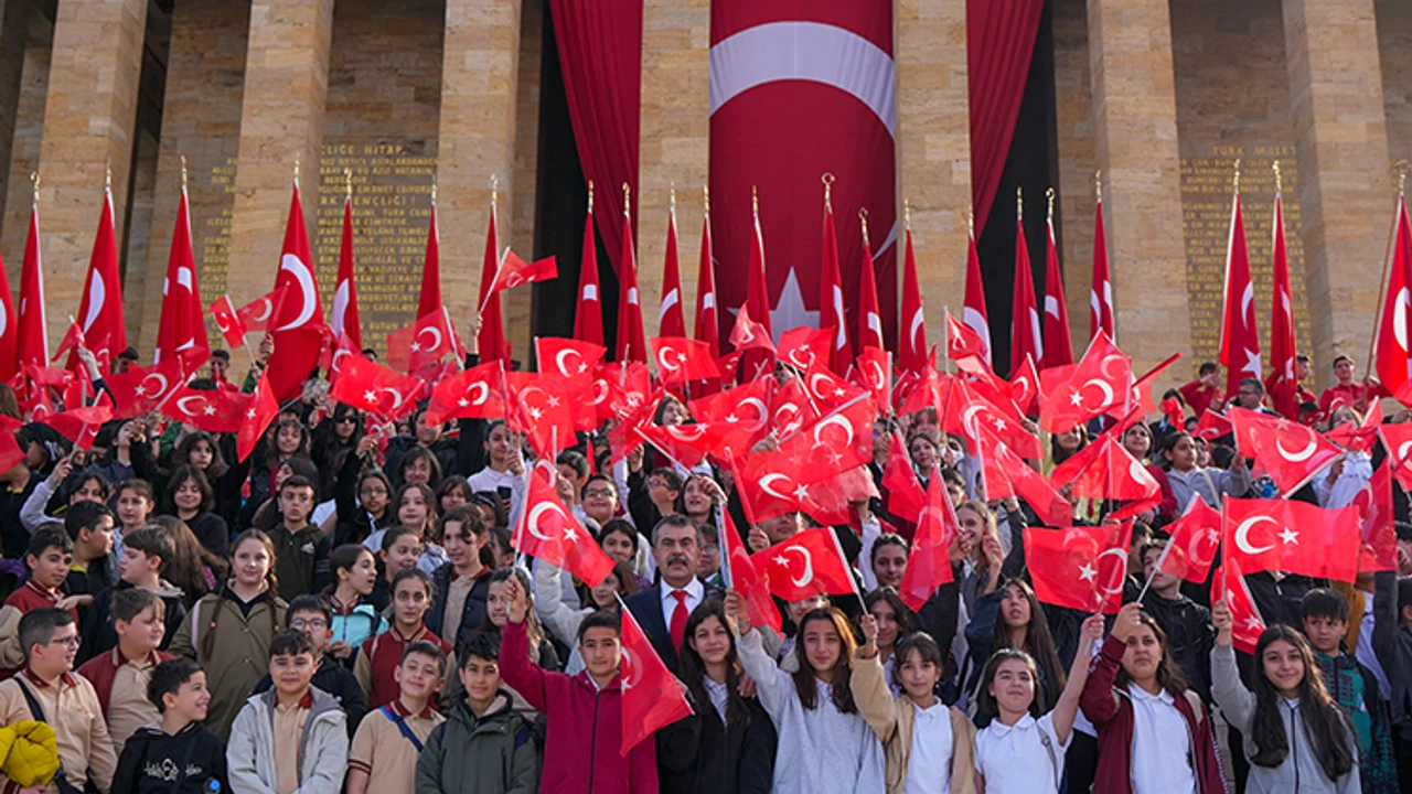Bu yıl Perşembe gününe denk gelen 23 Nisan Bayramı dolayısıyla