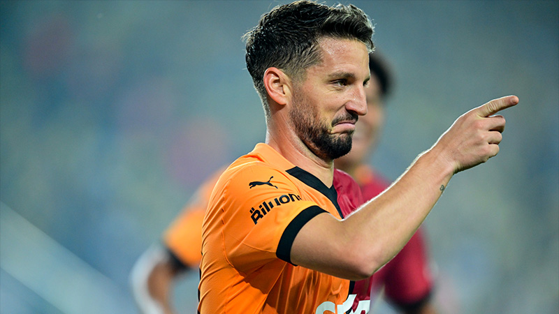 Galatasaray taraftarının sevgilisi Dries Mertens, sarı-kırmızılı camiayı heyecanlandıran haberi bizzat