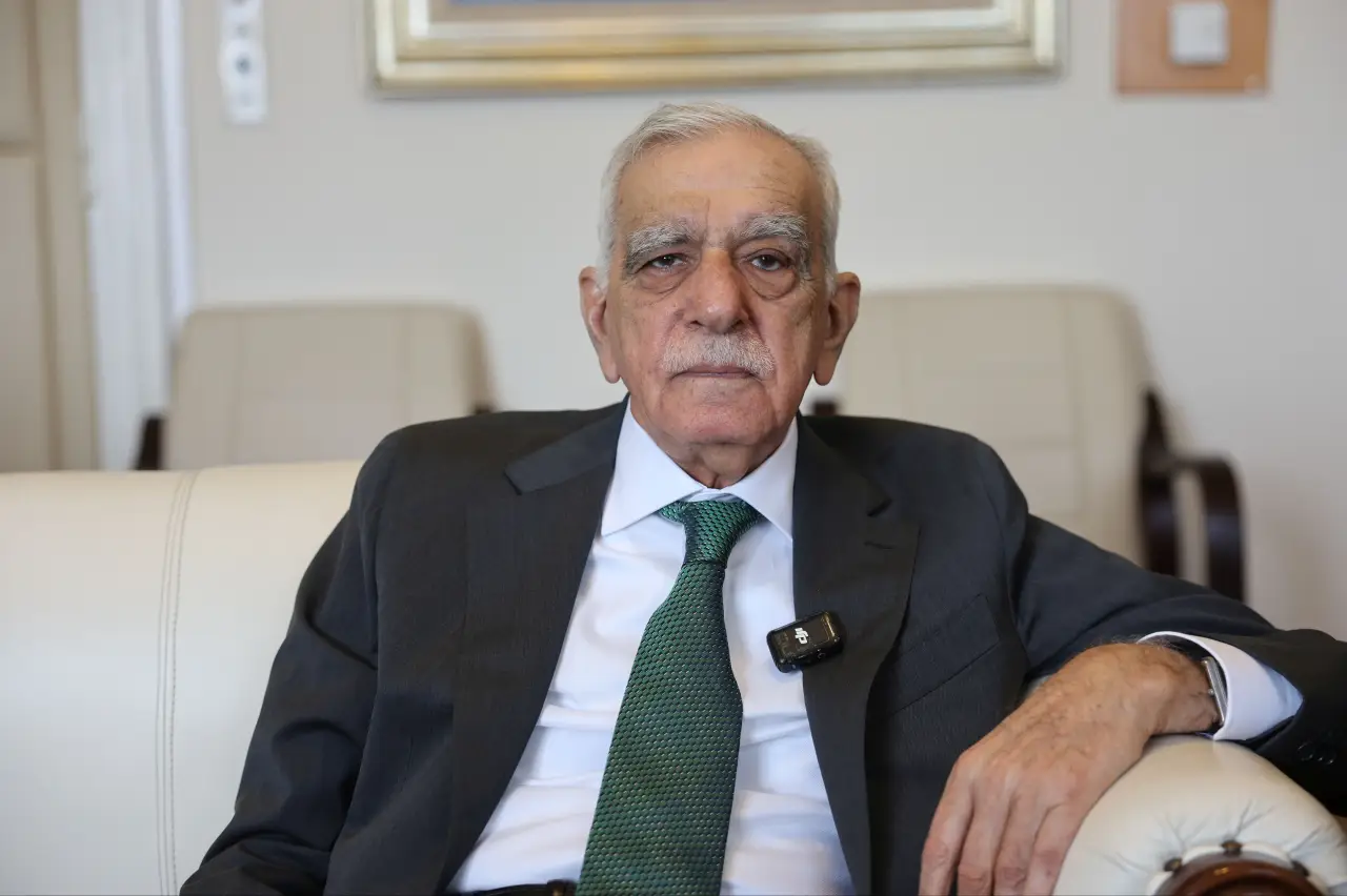 Amedspor'un Süper Lig’e yükselmesi sonrası siyaset dünyasında tansiyon yükseldi. Eski