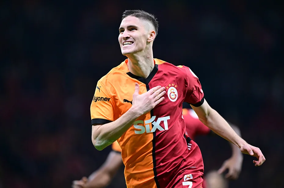 Galatasaray’da sergilediği istikrarlı performansla taraftarların sevgilisi haline gelen Roland Sallai,