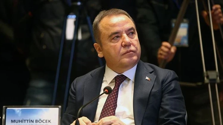 Antalya’da sabah saatlerinde siyaset dünyasını sarsan bir son dakika gelişmesi