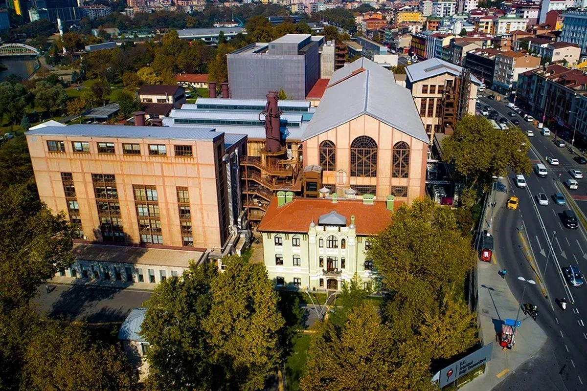 Geçtiğimiz günlerde faaliyet izni kaldırılan İstanbul Bilgi Üniversitesi hakkında flaş