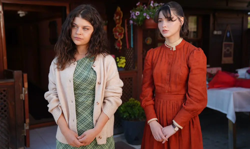 Star TV'nin Pazar akşamlarına damga vuran dizisi Çirkin, dün akşam