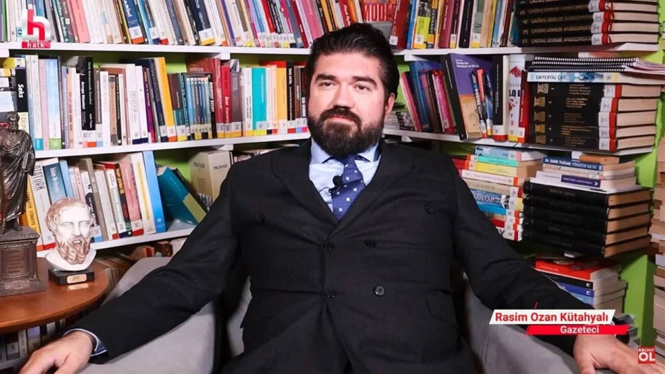 Türkiye gündemine bomba gibi düşen bir gelişmeyle, gazeteci Rasim Ozan