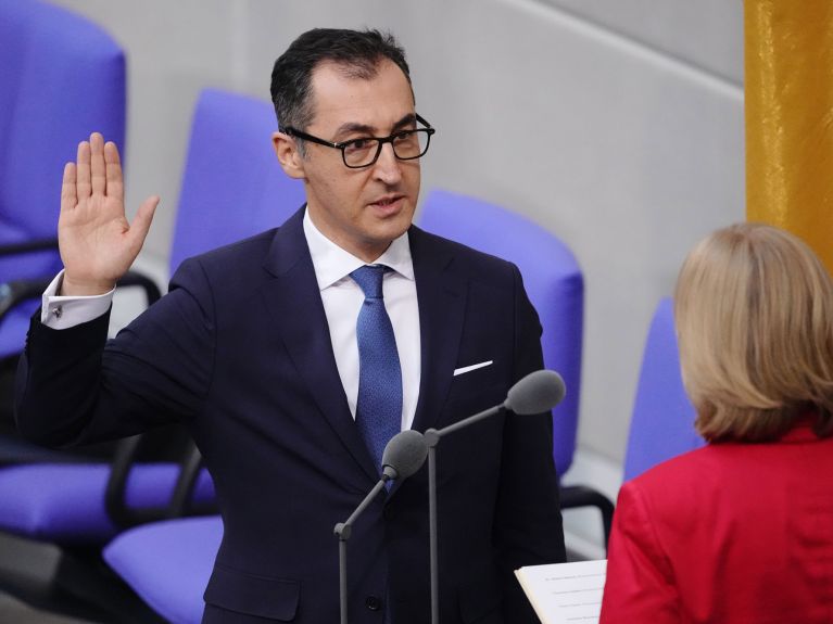 Almanya siyasetinde birçok "ilk"e imza atan Cem Özdemir, bugün (14