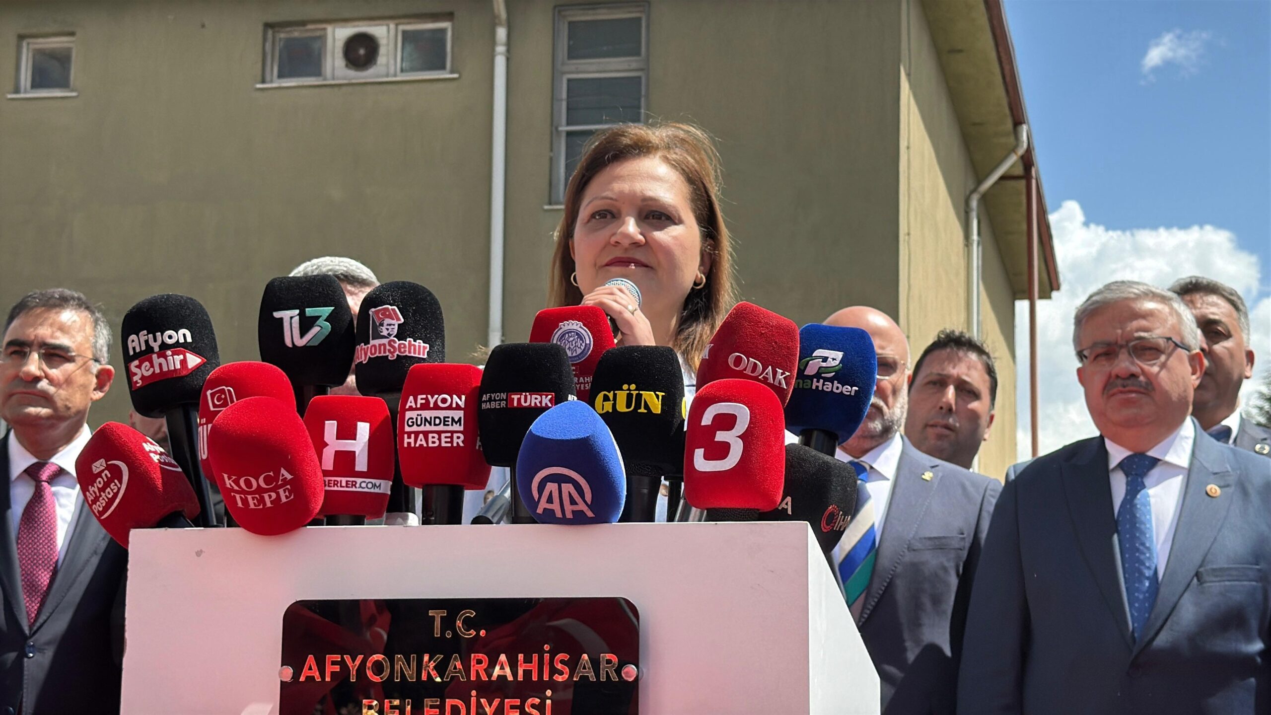 Dün AK Parti saflarına katılan Afyonkarahisar Belediye Başkanı Burcu Köksal