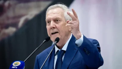 Fenerbahçe Başkanı Aziz Yıldırım, Yüksek Divan Kurulu toplantısında kızı Yaz