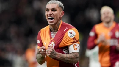 Galatasaray'ın Uruguaylı orta sahası Lucas Torreira kulüpten ayrılma kararı aldı.