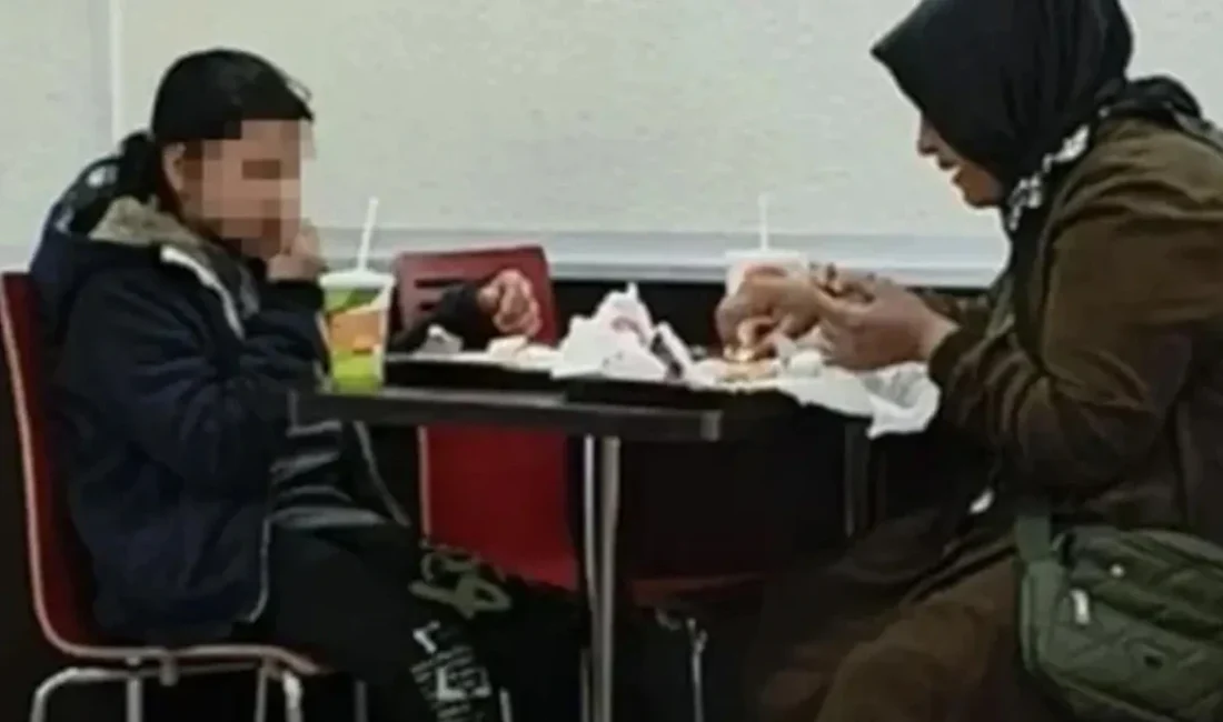 İstanbul’un göbeğinde, ünlü bir fast-food restoranında yaşanan ayrımcılık skandalı, "insanlık