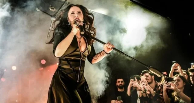 Türk rock müziğinin efsane ismi Şebnem Ferah, yaklaşık altı yıllık