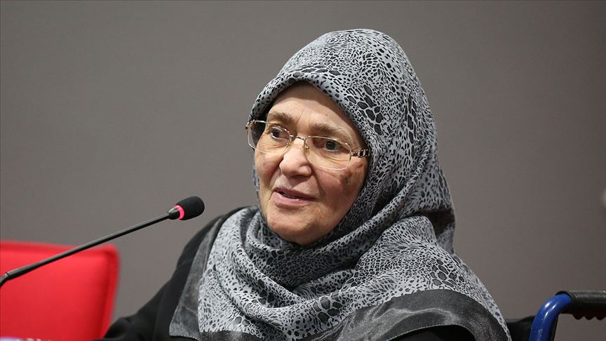 Şule Yüksel Şenler, Türkiye'de muhafazakar kadın kimliğinin kamusal alanda yer