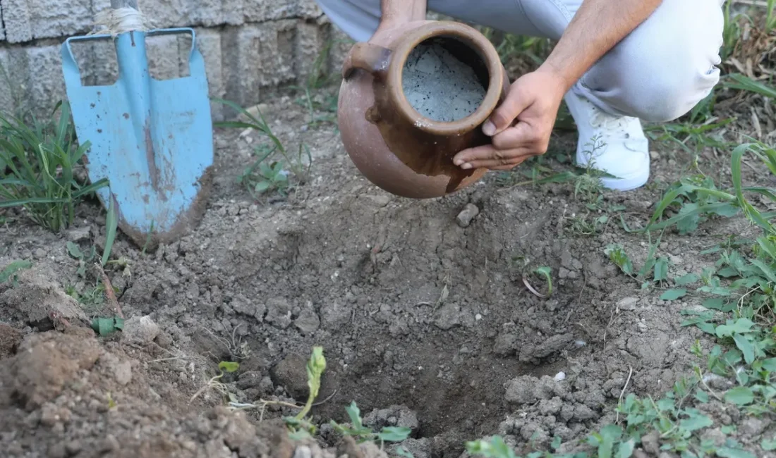Hatay Antakya'da yaşayan Murat Aracı, deprem sonrası yerleştiği köyünde unutulmaya