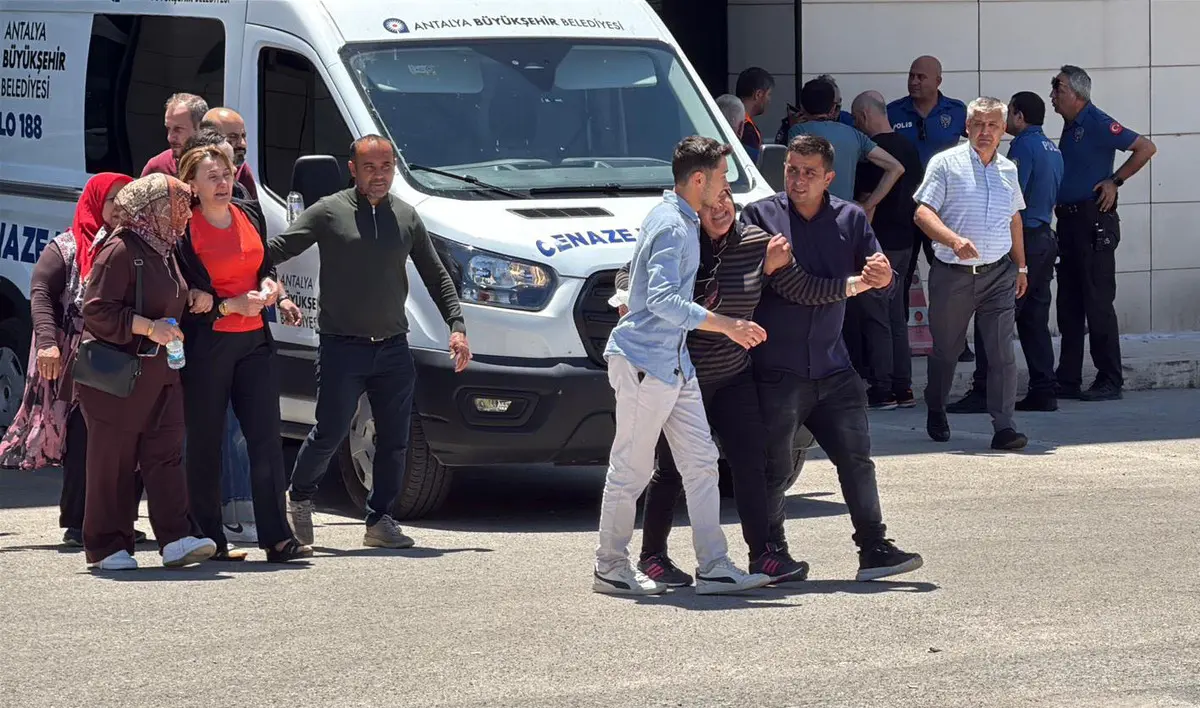 Antalya'nın Kepez ilçesinde bir hastanenin acil servisinde görev yapan ve