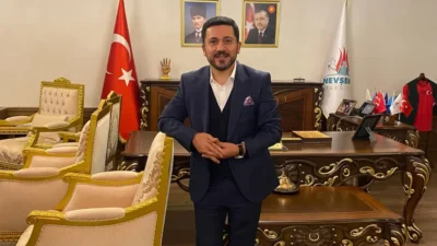 İYİ Parti'den Nevşehir Belediye Başkanı seçilen Rasim Arı'nın AK Parti'ye