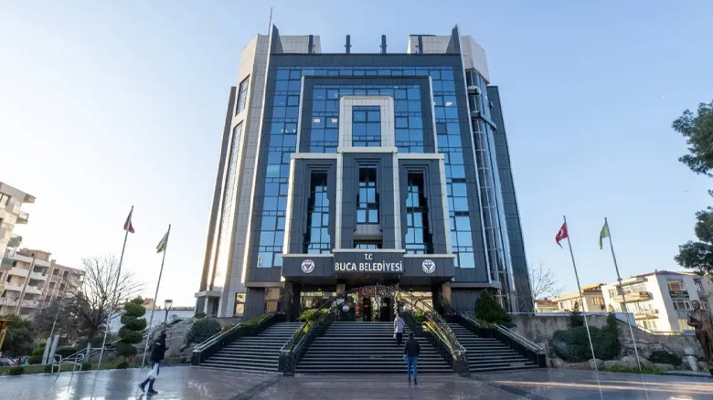 İzmir'de sabah saatlerinde sıcak bir gelişme yaşandı. İzmir Cumhuriyet Başsavcılığı