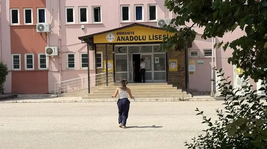 Hafta sonu gerçekleştirilen YKS'de saniyelerle kapıda kalan ve hayalleri bir