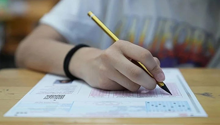 Milyonlarca ortaokul son sınıf öğrencisinin liselere yerleşebilmek için ter döktüğü