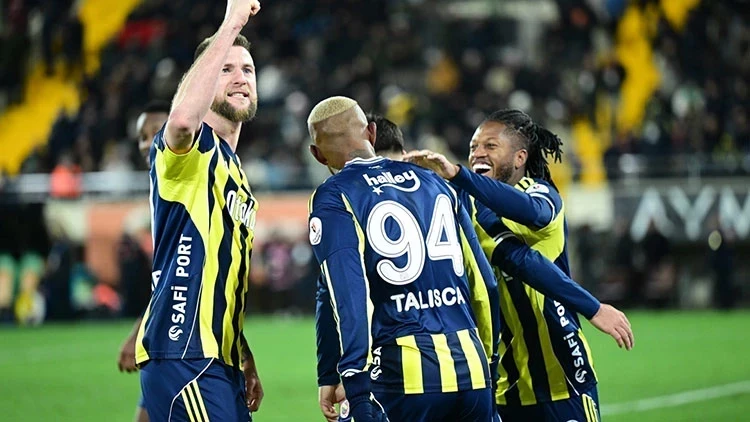 Süper Lig'i ikinci sırada tamamlayarak UEFA Şampiyonlar Ligi bileti alan